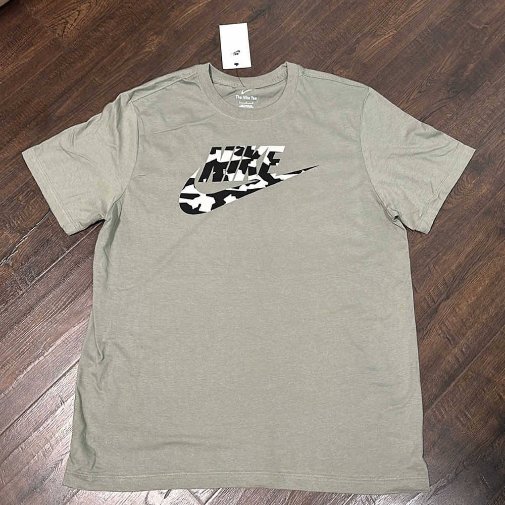 The Nike Tee. Size Large